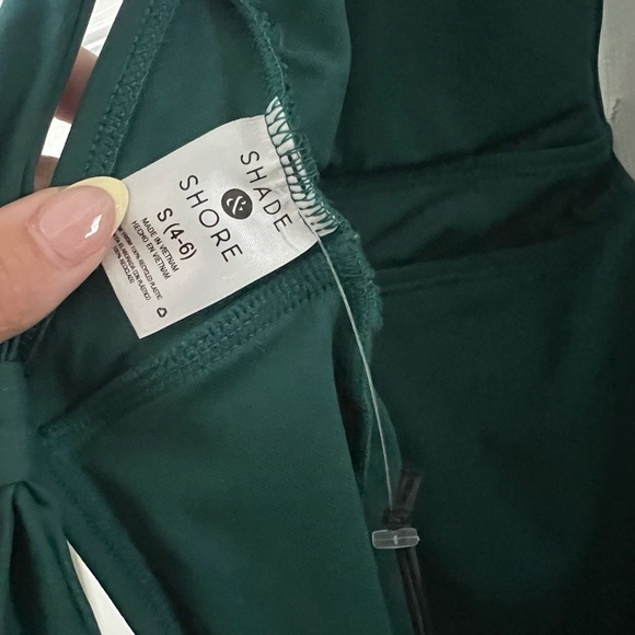 Shade & Shore Women’s One Shoulder Plunge Neck One Piece Swimsuit NWT - Picture 5 of 6